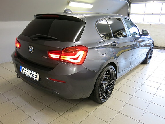 BMW 118i 4 of 5