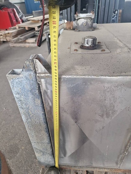 Hydraulik  OljeaTank / Verktygslåda 9 of 10