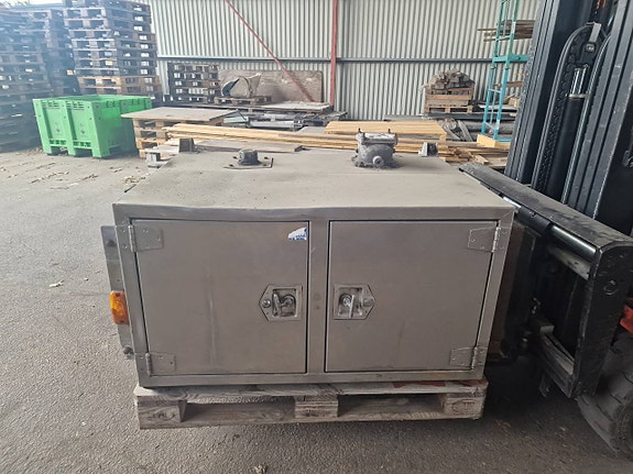 Hydraulik  OljeaTank / Verktygslåda