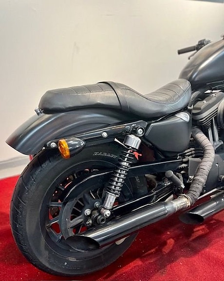 Harley-Davidson XL883N Sportster IRON 3 of 6