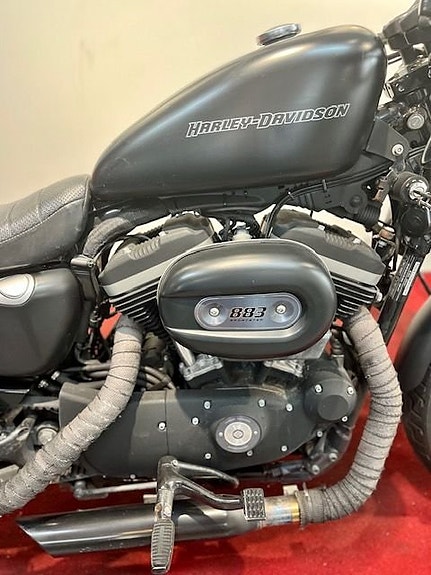 Harley-Davidson XL883N Sportster IRON 2 of 6