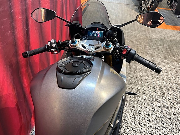 Triumph SPEED TRIPLE 1200 RR  *Lagerfinal – utvalda MC till kampanjpris* 17 of 30