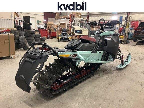 Ski-Doo E-TEC Turbo R 146" 3 of 16