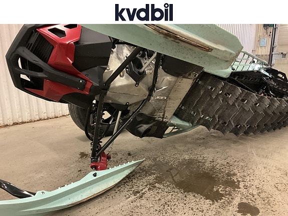 Ski-Doo E-TEC Turbo R 146" 12 of 16