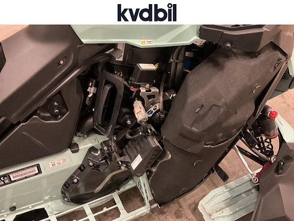 Ski-Doo E-TEC Turbo R 146" 11 of 16