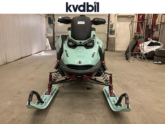 Ski-Doo E-TEC Turbo R 146" 9 of 16