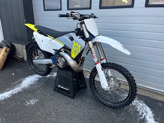 Husqvarna TC 250 -23 2 of 3