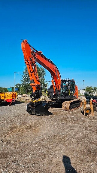 Hitachi ZX 225 US LC-7 , Begagnad SÄLJES 2 of 8