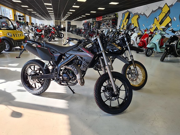 Rieju Rieju MRT SM Black Edition Lowrider 2 of 2