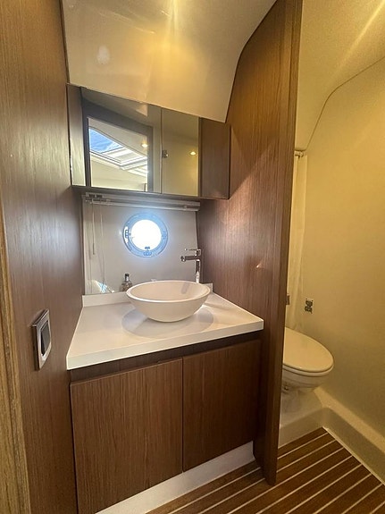 Beneteau Gran Turismo 40 | 2016 9 of 12