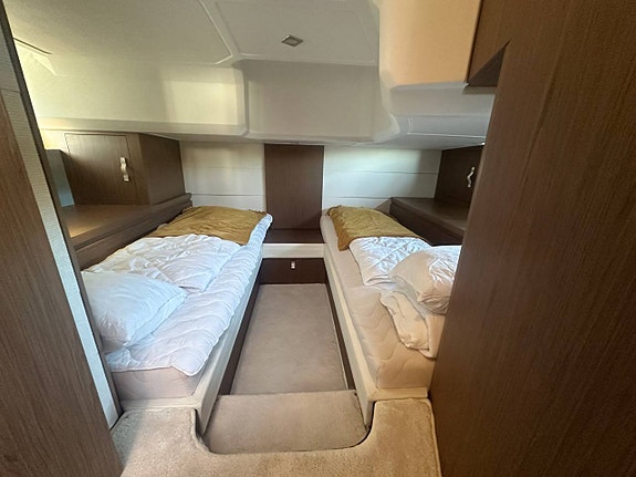 Beneteau Gran Turismo 40 | 2016 8 of 12