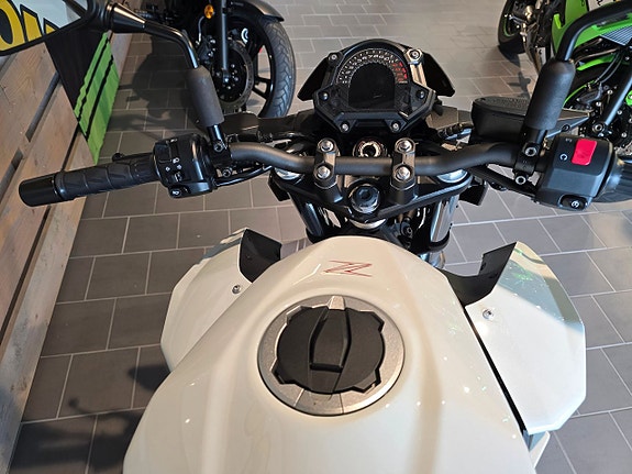 Kawasaki Z400 A2 5 of 13