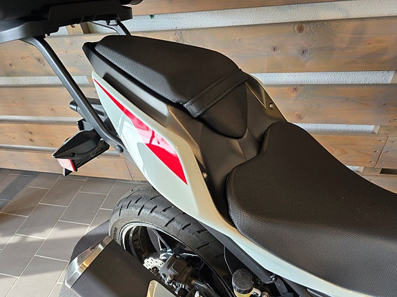 Kawasaki Z400 A2 6 of 13