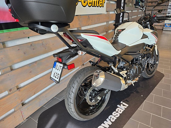 Kawasaki Z400 A2 2 of 13