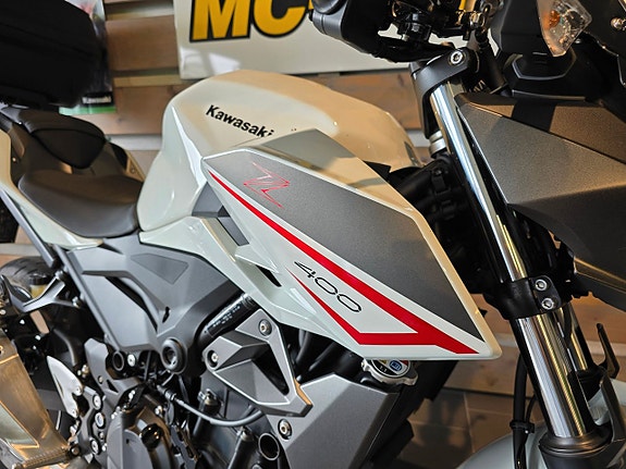 Kawasaki Z400 A2 10 of 13