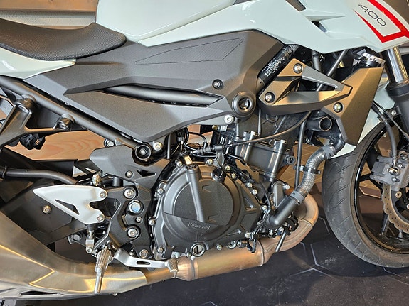 Kawasaki Z400 A2 8 of 13
