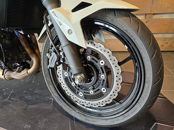 Kawasaki Z400 A2 9 of 13