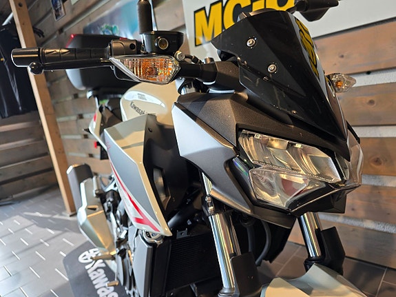 Kawasaki Z400 A2 11 of 13