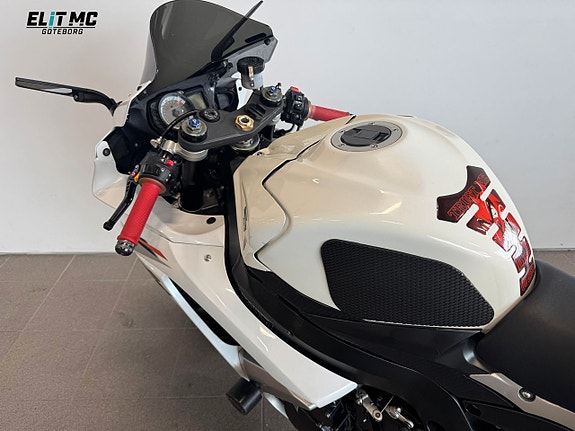 Suzuki Cycles GSX-R750 | Nyservad 10 of 19