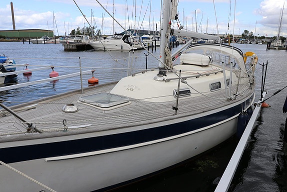 HALLBERG-RASSY 29 — View photo 1