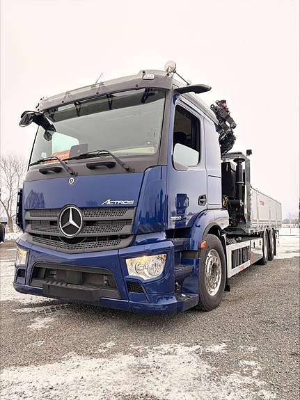 Fabriksny Actros med Zetterbergs Fastflak/kran- OMGÅENDE LEV