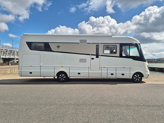 Niesmann Flair 920 BF Maxutrustad / En ägare / Nyskick! 2 of 30
