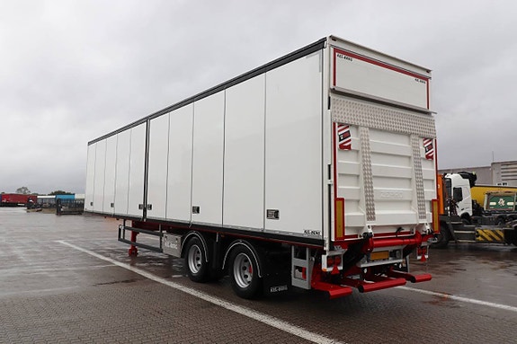 Kel-Berg 2-axlad citytrailer öppningsbar sida 27ppl Zepro