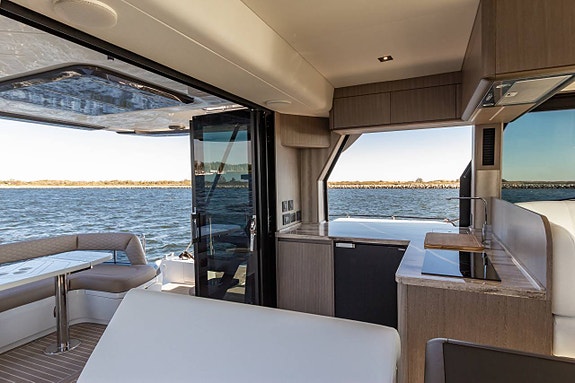 NY Galeon 480 Flybridge/Galeon 470 Skydeck - 2026 9 of 12