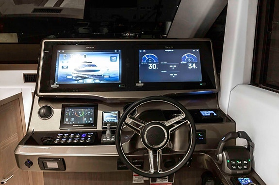 NY Galeon 480 Flybridge/Galeon 470 Skydeck - 2026 5 of 12