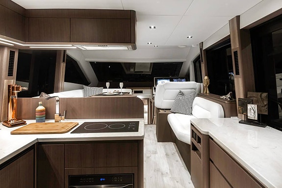 NY Galeon 480 Flybridge/Galeon 470 Skydeck - 2026 4 of 12