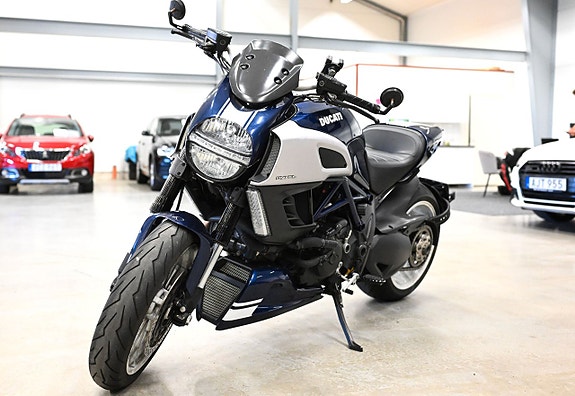 Ducati Diavel 1.2 L-Twin Carbon ABS 8 of 13