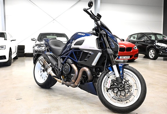 Ducati Diavel 1.2 L-Twin Carbon ABS 6 of 13