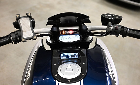 Ducati Diavel 1.2 L-Twin Carbon ABS 12 of 13