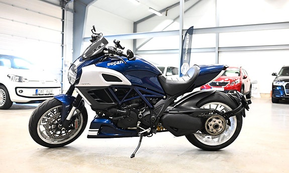 Ducati Diavel 1.2 L-Twin Carbon ABS 3 of 5