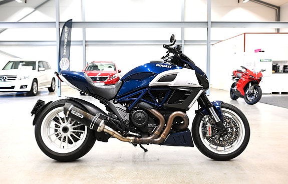 Ducati Diavel 1.2 L-Twin Carbon ABS 2 of 5