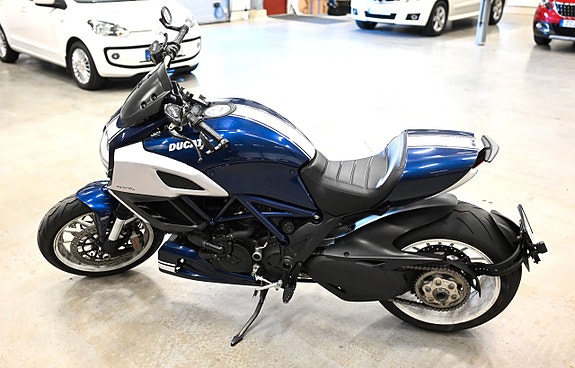 Ducati Diavel 1.2 L-Twin Carbon ABS 4 of 5