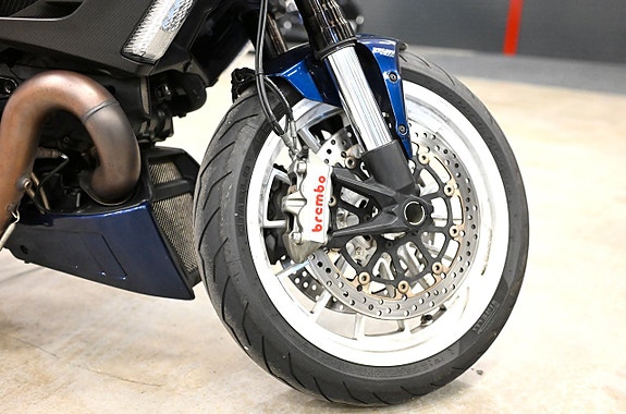 Ducati Diavel 1.2 L-Twin Carbon ABS 9 of 13