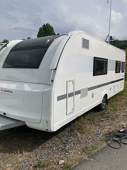 Adria Adora 613 HT AC och 30 Campingnätter på Köpet!