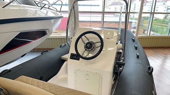 Capelli Tempest 430 SWE - Suzuki 30HK - Lagertömning 2 of 2