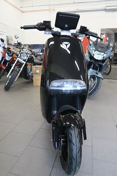 YADEA G5 EL moped 2 of 6