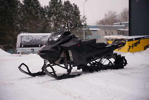 SKI-DOO SUMMIT X EXPERT -21 2 of 8
