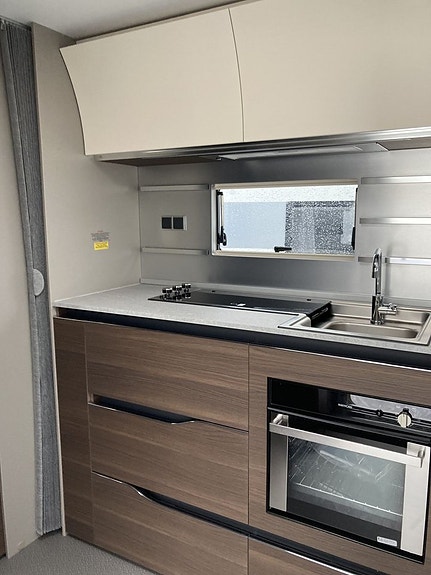 Adria Alpina 663 UK 8 of 11
