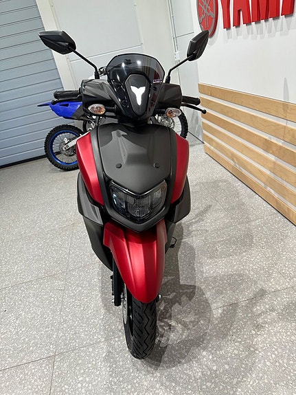 Yamaha CYGNUS RAYZR 2 of 4