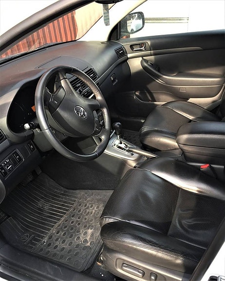 Toyota Avensis 4 of 5