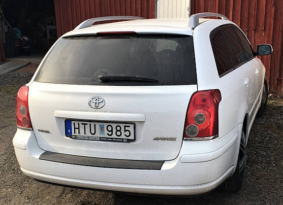 Toyota Avensis 3 of 5