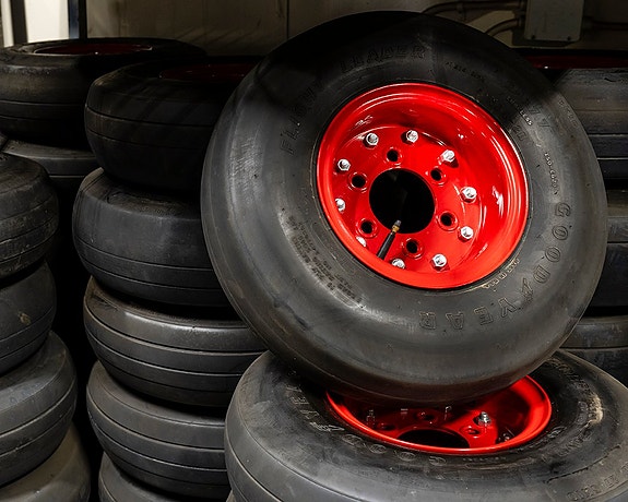 Kompletta hjul med flygplansdäck 7.70x10 ,24x7x7