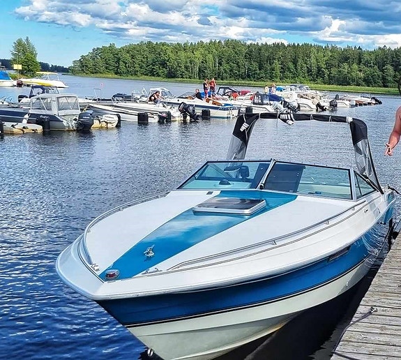 WELLCRAFT NOVA 23 XL MERCRUISER 7.4 V8 340Hk BRAVO ONE DREV 8 of 11