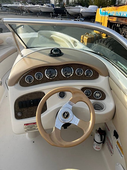 Sea Ray 210 SD + Mercrusier 5L V8 4 of 5