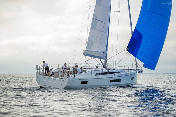 BENETEAU Oceanis 10 of 12