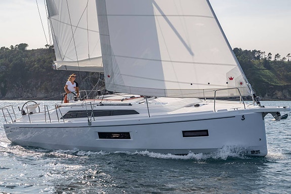 BENETEAU Oceanis 9 of 12